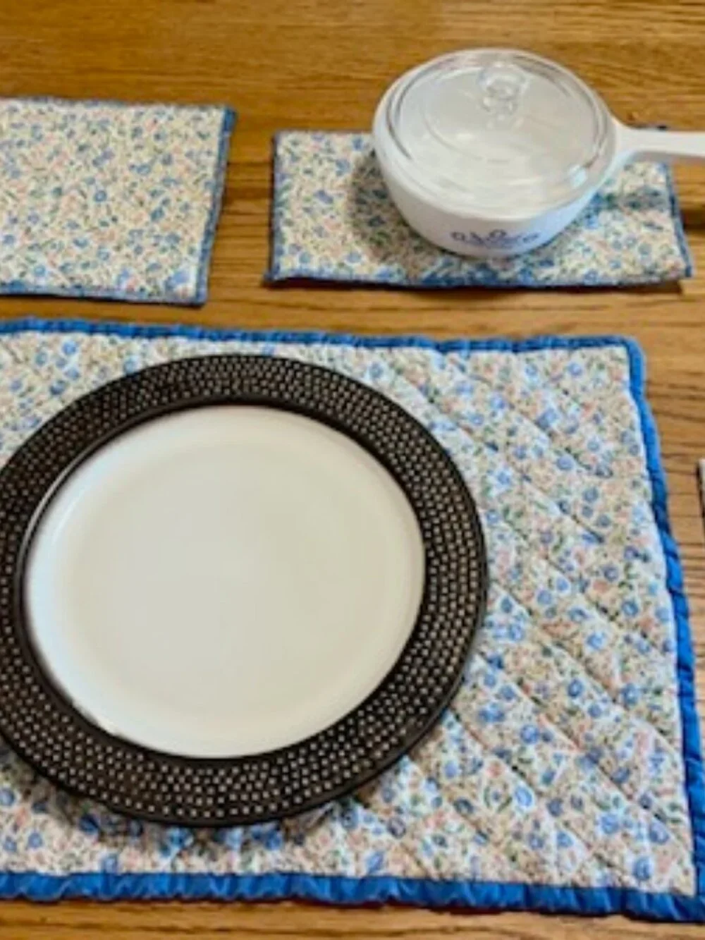 Handmade Quilted Floral Table Linens 32 Pc Placemat Napkin Hot Pad Set